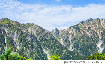 Goryudake mountain climbing in autumn (Shiradake, Daikokudake, Karamatsudake can be seen from the mountain trail) 61271617