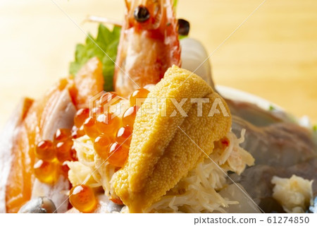 Exquisite bowl dishes served with sea urchin, shrimp and salmon roe Exquisite bowl dishes served with sea urchin, shrimp and salmon roe 61274850