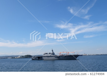 護衛艦停泊在橫須賀港 61274994