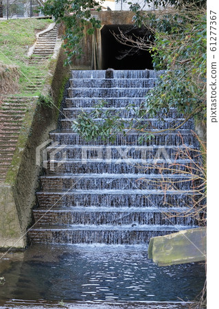 Stepped water flow 61277367