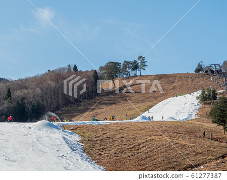 Okugami Nabe Ski Resort became open only for artificial skis in the warm winter Okugami Nabe Ski Resort became open only for artificial skis in the warm winter 61277387