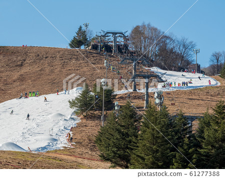 Okugami Nabe Ski Resort became open only for artificial skis in the warm winter Okugami Nabe Ski Resort became open only for artificial skis in the warm winter 61277388