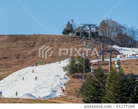 Okugami Nabe Ski Resort became open only for artificial skis in the warm winter Okugami Nabe Ski Resort became open only for artificial skis in the warm winter 61277389