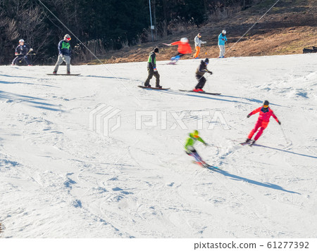 Okugami Nabe滑雪勝地在溫暖的冬季僅對人造滑雪開放 61277392
