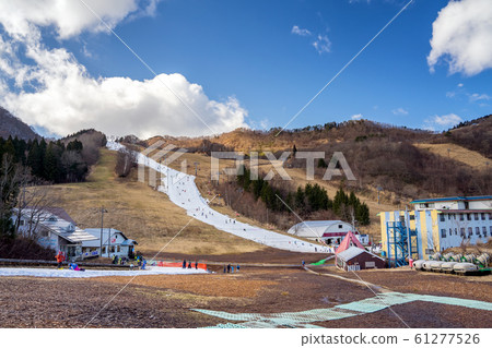 Hachi Kita Kogen Ski Resort became open only for artificial skis in the warm winter 61277526