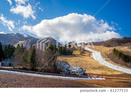 Hachi Kita Kogen Ski Resort became open only for artificial skis in the warm winter 61277533