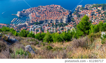 Panoramic aerial view of Dubrovnik on a sunny morning. 61280717