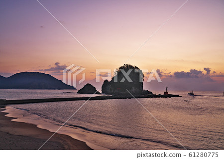[Tateshima Shrine (Sunrise)] Hiwasaura, Minami-cho, Kaifu-gun, Tokushima Prefecture 61280775