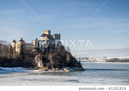 Castle in Niedzica, Poland, Czorsztyn lake. Dunajec castle. 61281819