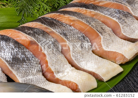 Delicious salmon fillet 61283152