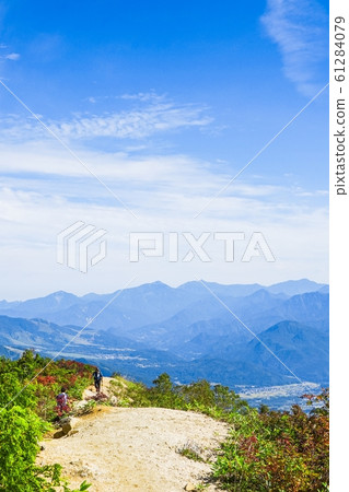 秋季進行五棱岳登山(從山路上欣賞妙高地區) 秋季進行五棱岳登山(從山路上欣賞妙高地區) 61284079