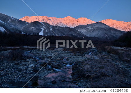 冬季白馬三山的黎明 61284468