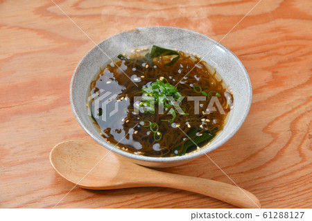 注意）Steam正在修飾合成。莫祖庫和海藻湯，莫祖庫和年輕布湯。服務與芝麻和蔥。 61288127