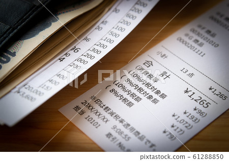 Consumption tax, receipt, reduced tax rate, 10%, 8%, in wallet 61288850