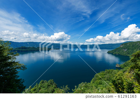 [Lake Towada, Aomori Prefecture] Lake Towada in the summer: Lake Towada as seen from the View Lake is an open large panorama 61291163
