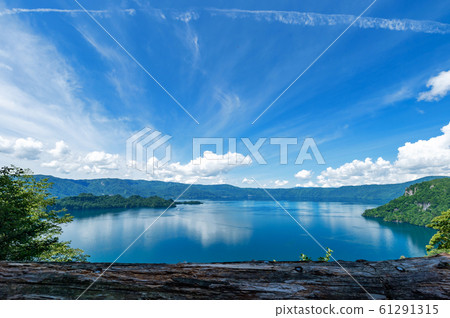 [Lake Towada, Aomori Prefecture] Lake Towada in the summer: Lake Towada as seen from the View Lake is an open large panorama 61291315