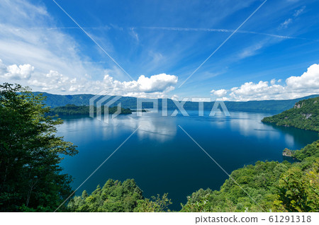 [Lake Towada, Aomori Prefecture] Lake Towada in the summer: Lake Towada as seen from the View Lake is an open large panorama 61291318