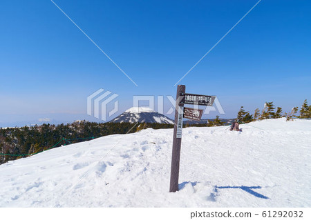 冬季從長野縣北八岳北北大岳南立的立志山 61292032