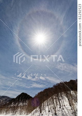 Ozegahara and Kokan in the remaining snow 61292523