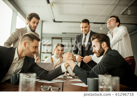 positive co-workers enjoy free time at work place 61296738