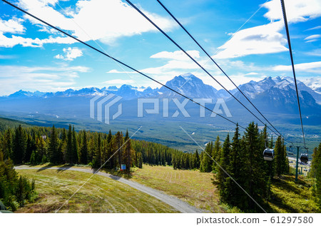秋季加拿大落基山脈懷特霍恩纜車和山脈（加拿大艾伯塔省班夫國家公園） 61297580