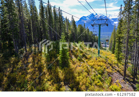 秋季加拿大落基山脈-路易絲湖和懷特霍恩纜車（加拿大班夫國家公園） 61297582