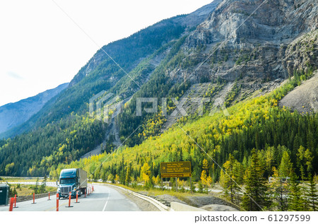 秋季加拿大落基山脈@ Trans Canada Highway 1(Yoho National Park @ Canada) 秋季加拿大落基山脈@ Trans Canada Highway 1(Yoho National Park @ Canada) 61297599