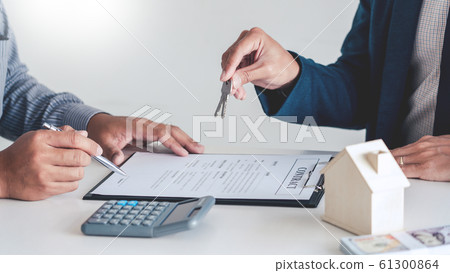 Sale representative offer house purchase contract Sale representative offer house purchase contract 61300864