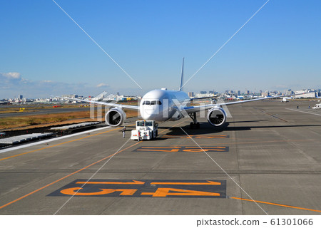 駕駛客機的牽引車 駕駛客機的牽引車 61301066