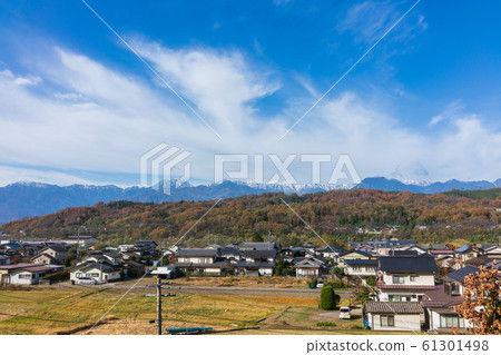 The Northern Alps and the townscape of Akashina [Akishina, Azumino City] 61301498