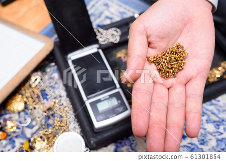 Image of gold purchase Image of gold purchase 61301854