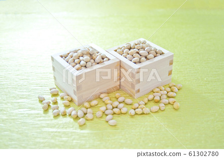 Soybeans in a basin 61302780