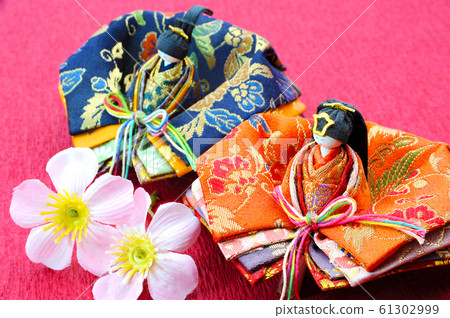 A doll A doll 61302999