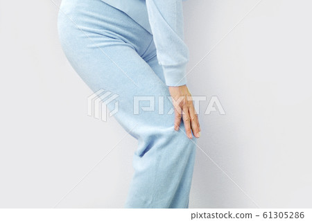 Knee pain 61305286