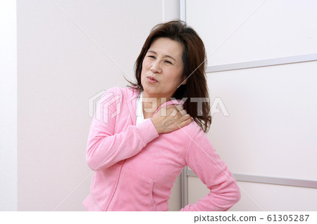 Shoulder pain 61305287