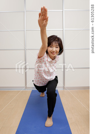 Yoga senior woman 61305288