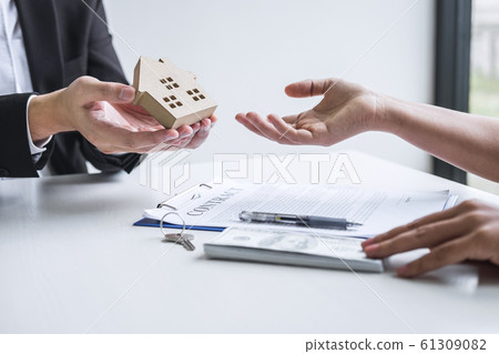 Estate agent sending house model to client after Estate agent sending house model to client after 61309082