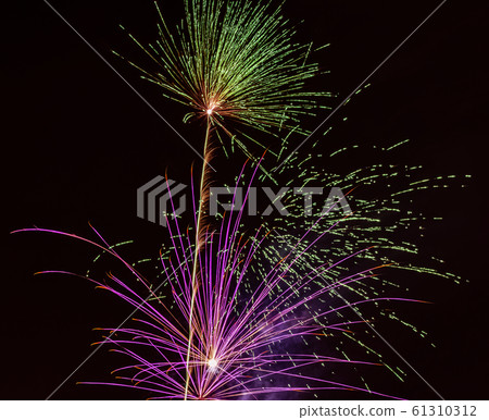 Bonfire Night - fireworks displays in London Bonfire Night - fireworks displays in London 61310312