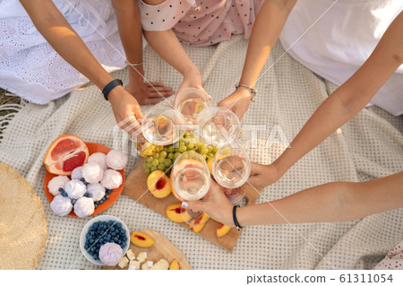 The company of female friends enjoys a summer 61311054