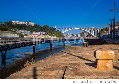 Duoro River and the Cais das Pedras Viaduct in a beautiful early spring day at Porto City in Portugal Duoro River and the Cais das Pedras Viaduct in a beautiful early spring day at Porto City in Portugal 61313170
