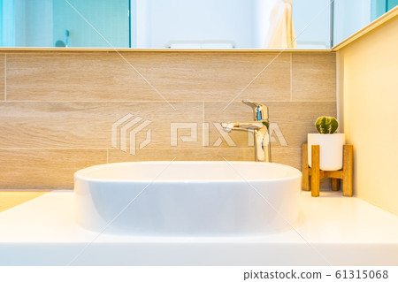 Water facuet and white sink decoration interior 61315068