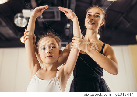 beautiful woman trainer coach teach little girl 61315414