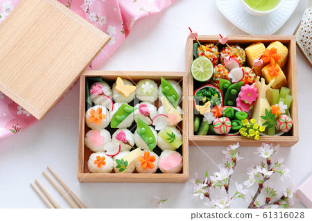 Cherry blossom lunch of mini rice ball 61316028