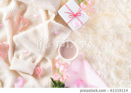 Love and Valentine's day during Winter concept. Love and Valentine's day during Winter concept. 61319114