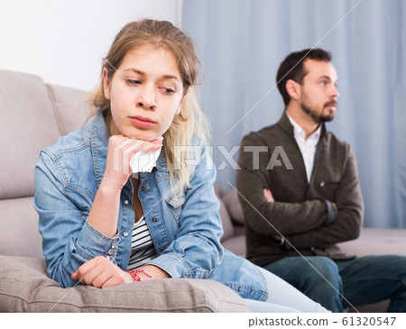 Father and daughter arguing 61320547