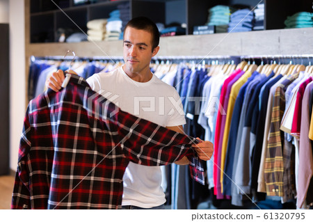 Man buying casual clothes at shop 61320795