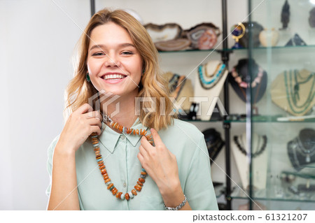 Woman choosing natural stone beads 61321207