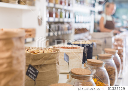 Image of white brasilian nut in container 61322229