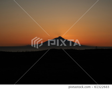 從Sarobetsu荒野停車場可看到魔術小時的Rishiri Fuji 61322683