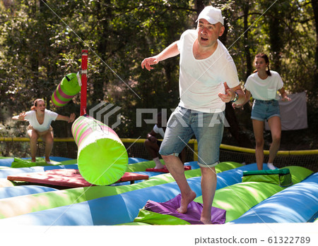 Men and women having active rest 61322789